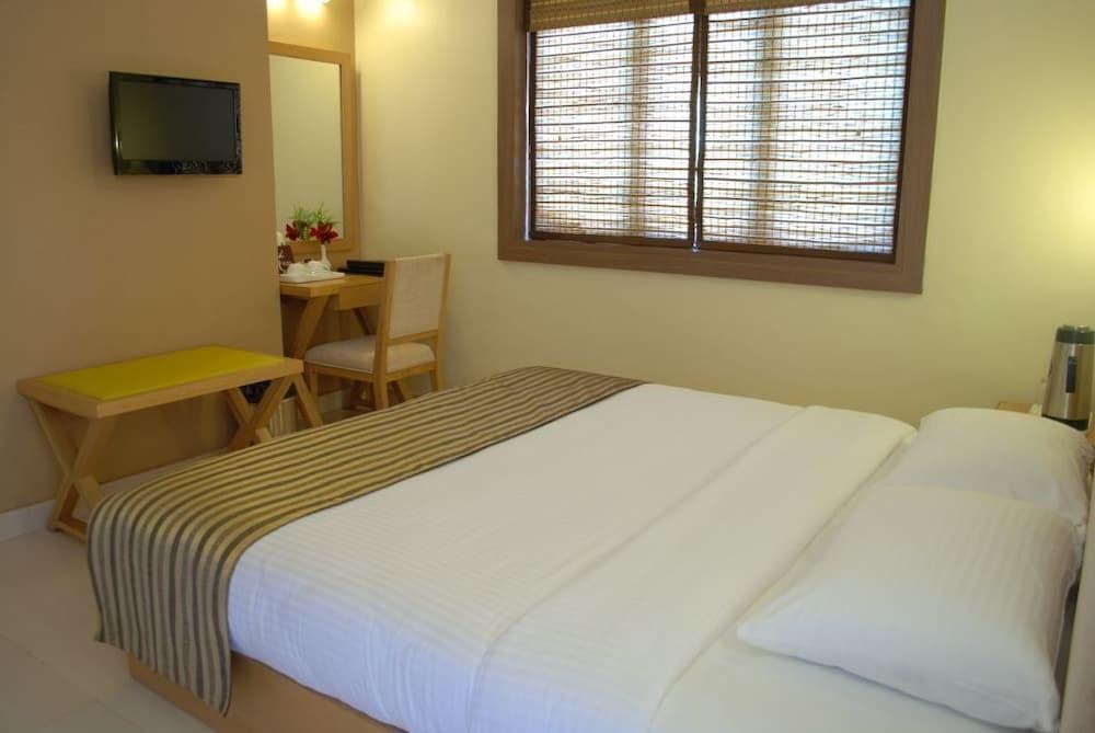 Sandalwood Hotel & Suites Santa Cruz Bagian luar foto