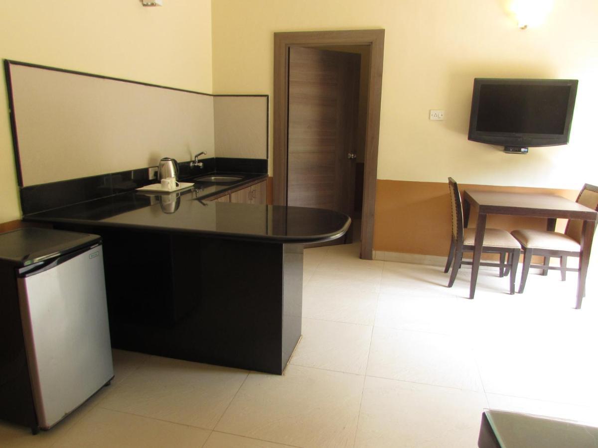 Sandalwood Hotel & Suites Santa Cruz Bagian luar foto