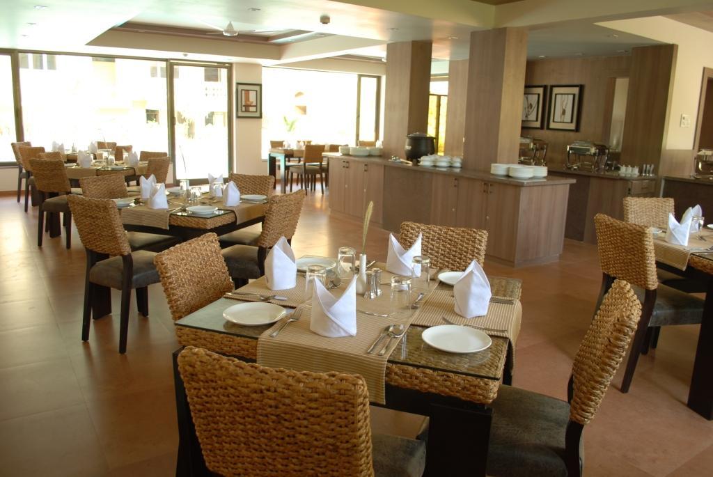 Sandalwood Hotel & Suites Santa Cruz Bagian luar foto