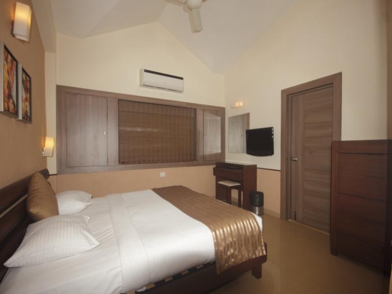 Sandalwood Hotel & Suites Santa Cruz Bagian luar foto