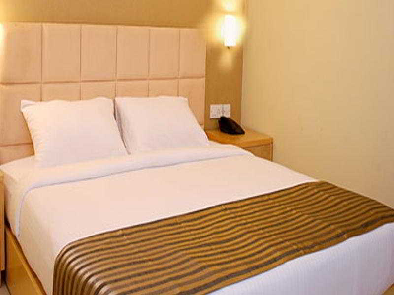 Sandalwood Hotel & Suites Santa Cruz Bagian luar foto